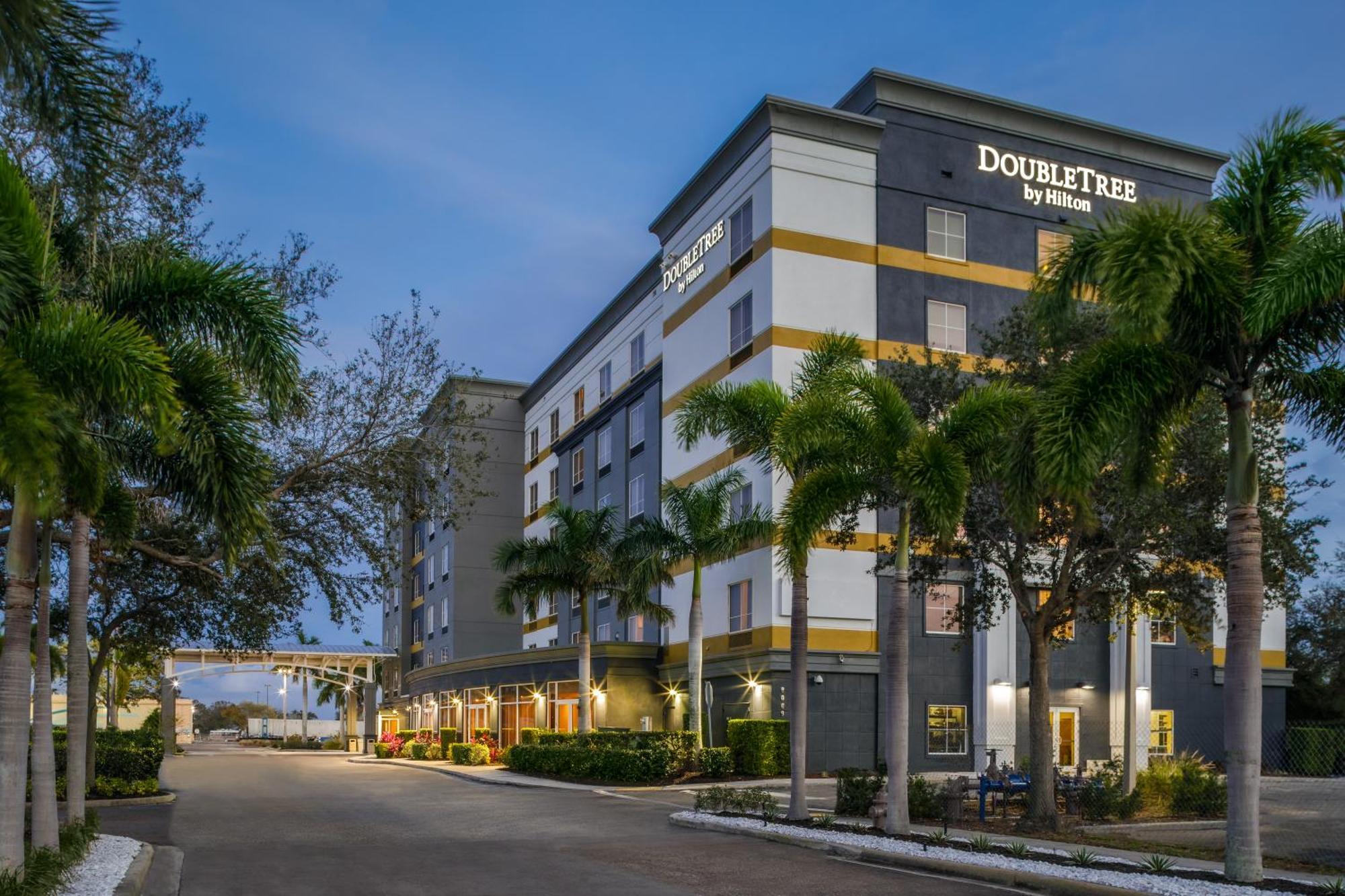 Doubletree By Hilton Sarasota Bradenton Airport Hotel Bagian luar foto