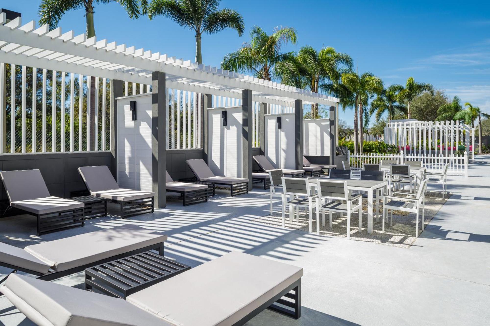 Doubletree By Hilton Sarasota Bradenton Airport Hotel Bagian luar foto