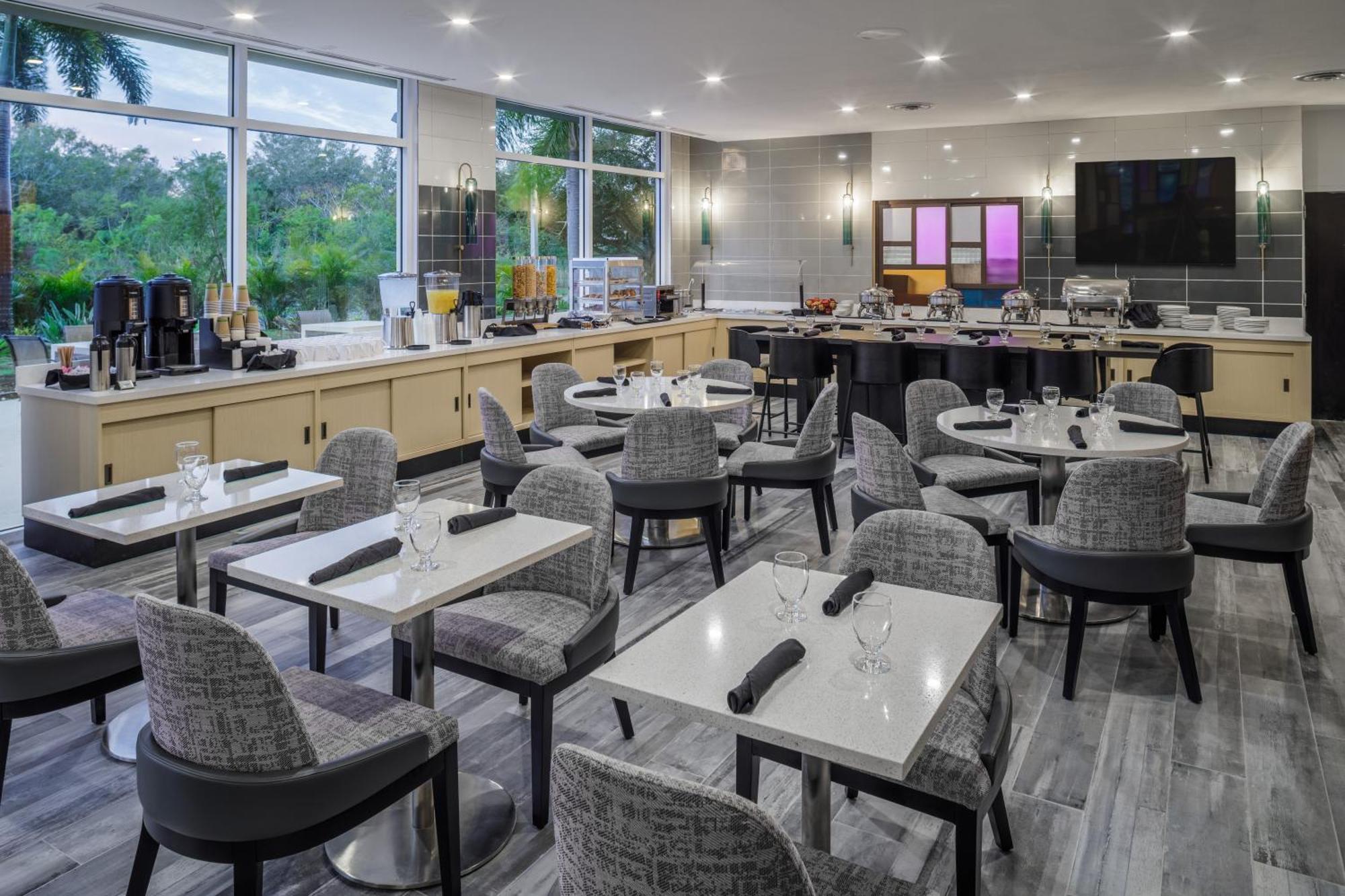 Doubletree By Hilton Sarasota Bradenton Airport Hotel Bagian luar foto