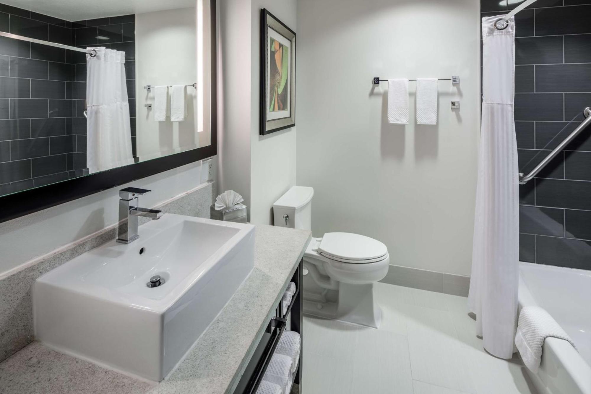 Doubletree By Hilton Sarasota Bradenton Airport Hotel Bagian luar foto