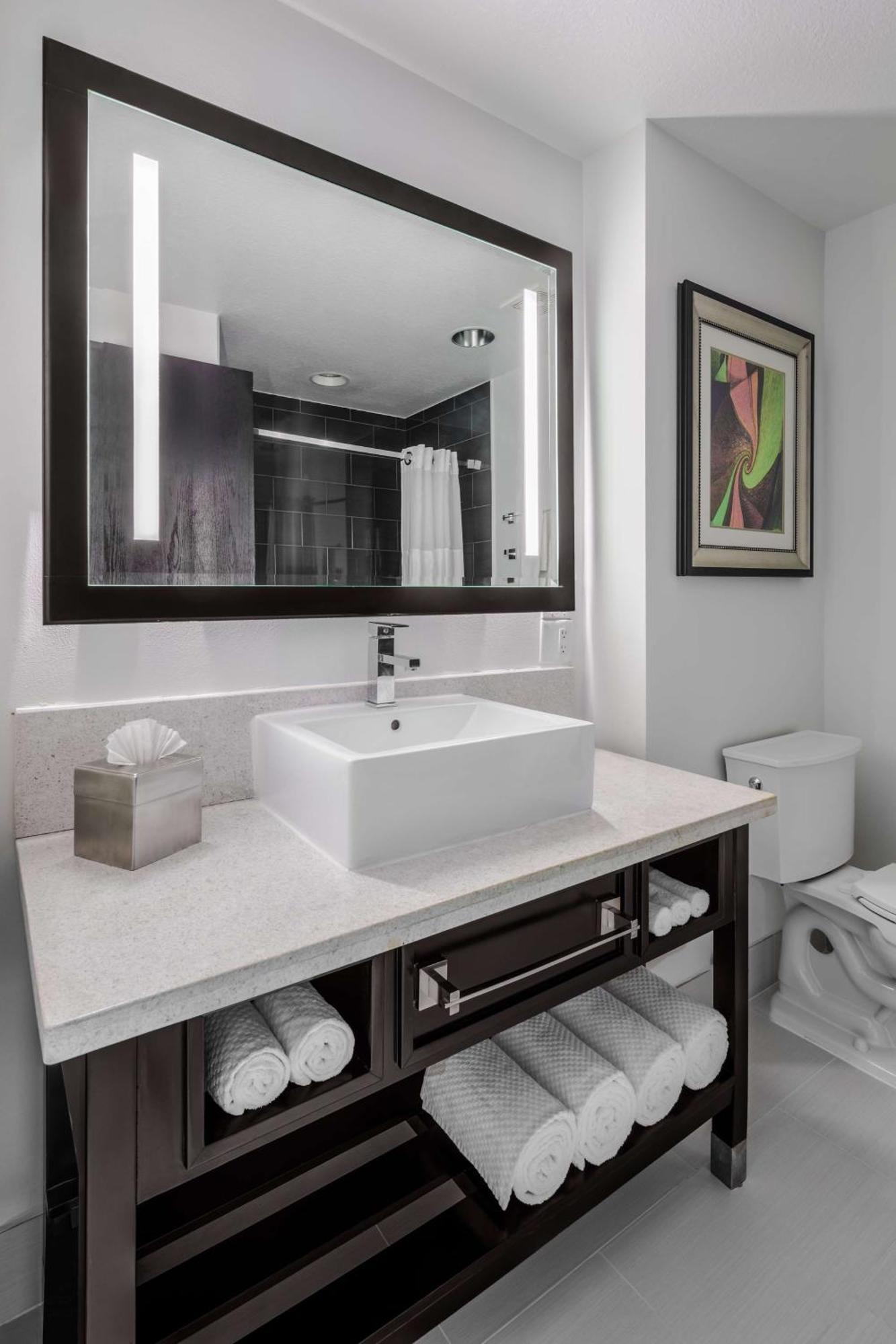 Doubletree By Hilton Sarasota Bradenton Airport Hotel Bagian luar foto