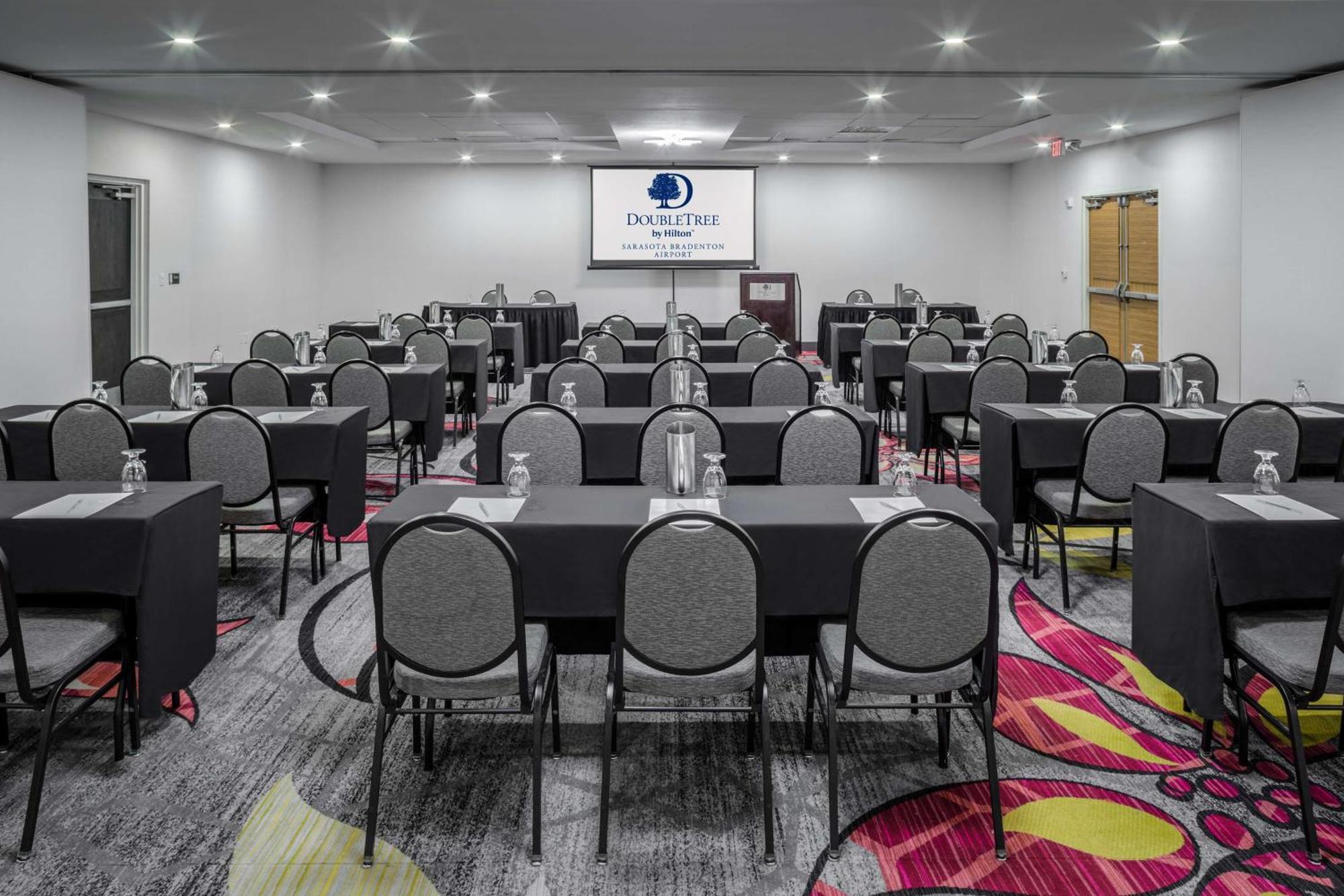 Doubletree By Hilton Sarasota Bradenton Airport Hotel Bagian luar foto