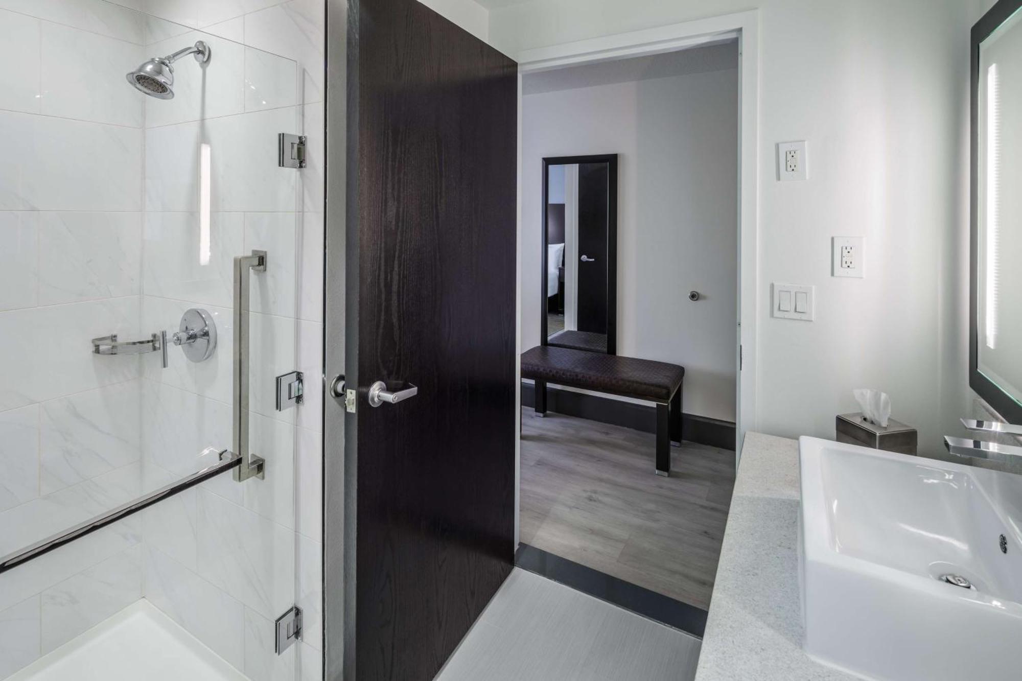 Doubletree By Hilton Sarasota Bradenton Airport Hotel Bagian luar foto